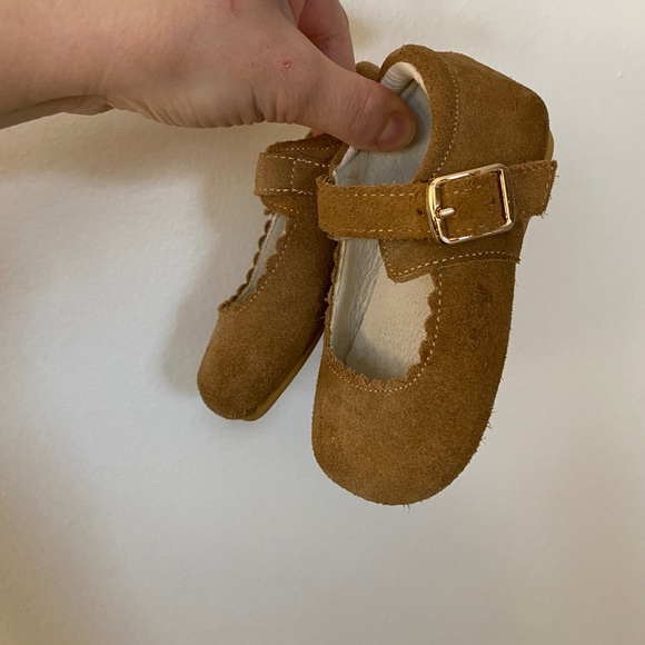 Whim and Wander by Sweet Honey Tan Scallop Suede Mary Janes Toddler Size 6 - Picture 6 of 8